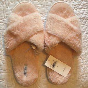 Fuzzy slippers size M/L NEW!